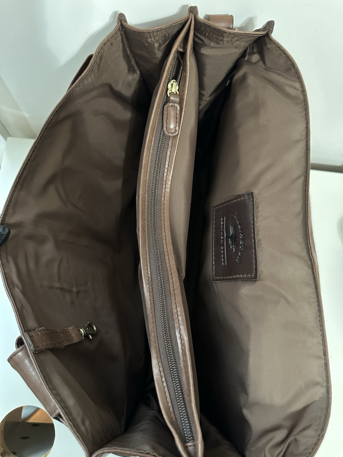 ELLington Classic Brown Leather Men’s Messenger Bag Made In Thailand