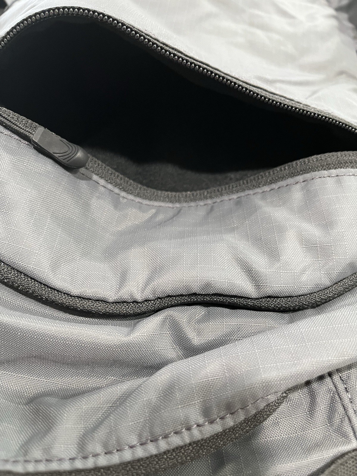 Oakley 28 Liter Sport/Adventure Backpack Forged Iron Gray (NWT)