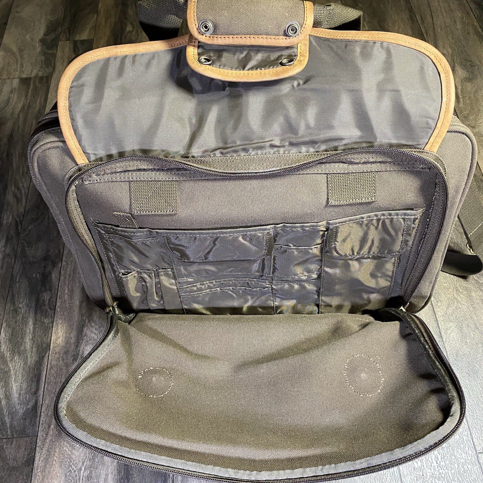Cabela’s Canvas Leather Weekender Duffel Bag Large Hunting Fishing Travel EUC