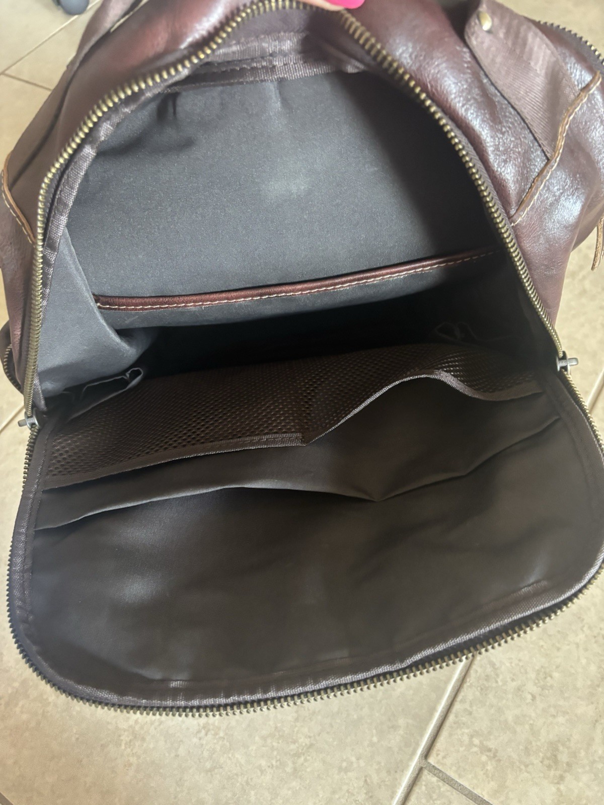 LANNSYNE Leather Brown Zip Backpack Adjustable Strap Multi Pocket Lined