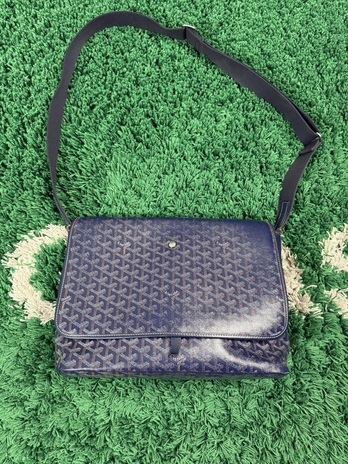 Goyard Capetien MM Messenger Crossbody Shoulder Bag Navy Blue – Clean