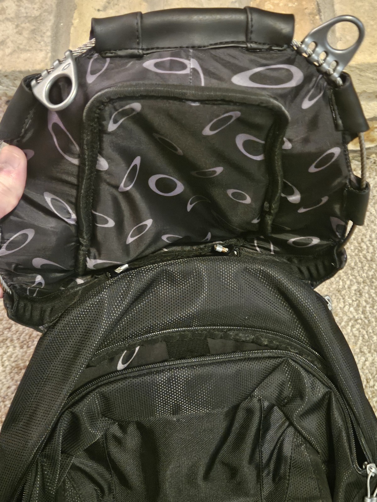 Oakley KITCHEN SINK Backpack 34L Capacity – 92060AODM – BLACK