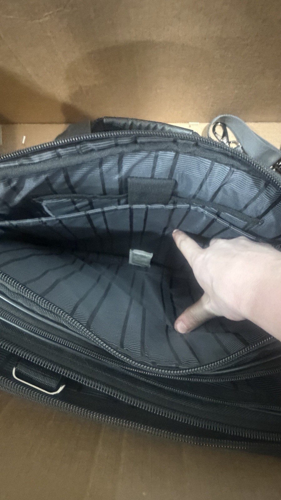 Kenneth Cole Reaction Black Laptop Bag w/straps