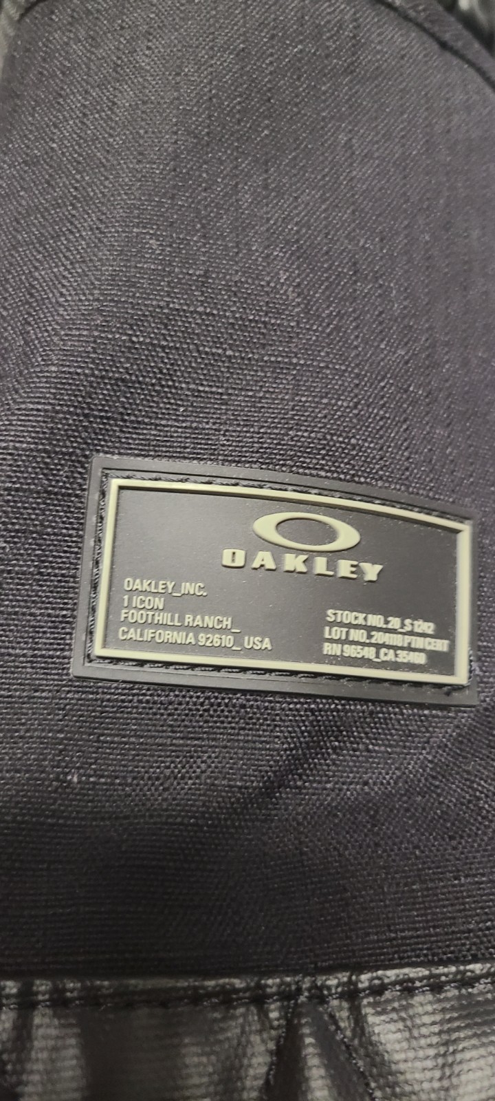 Oakley Crestible Street Utility Backpack 23L Blackout – Black Hat Swag Tech