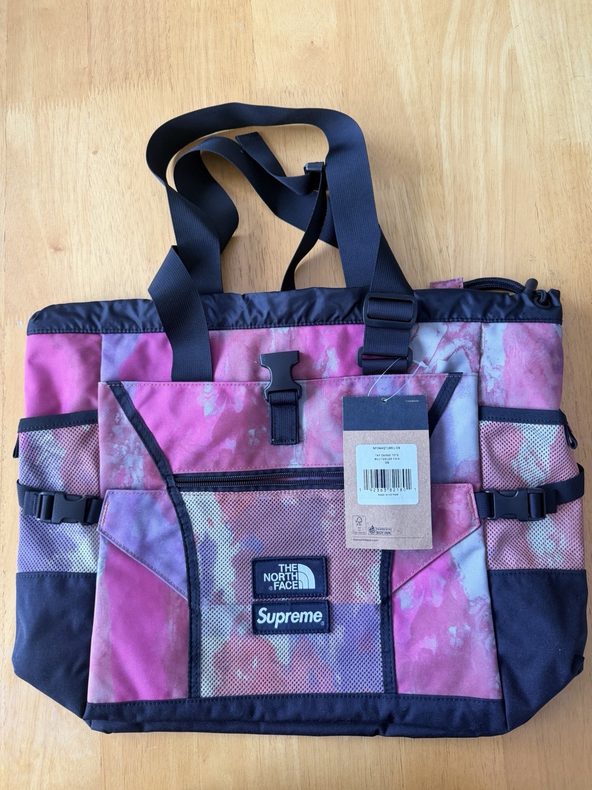 SUPREME x The North Face Cargo Tote multicolor S/S 2020 and Keychain