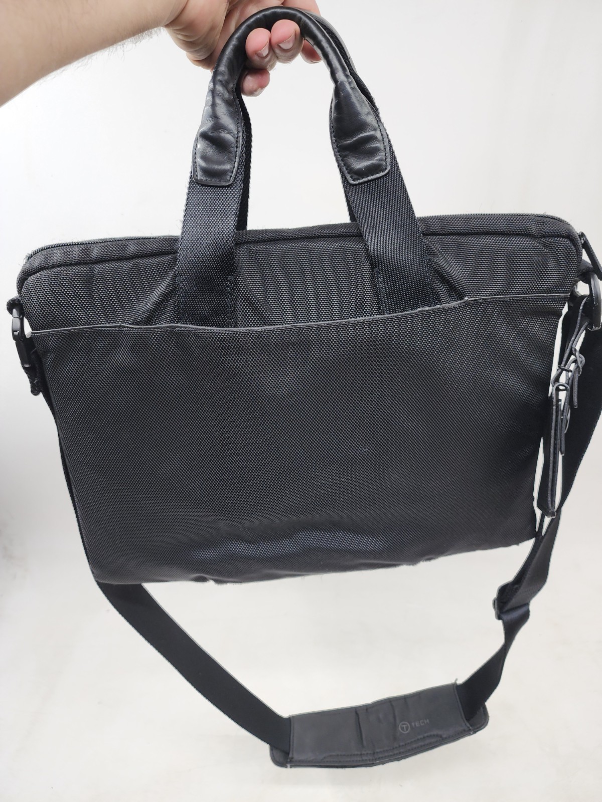 Tumi T-Tech Essential Gear Laptop Shoulder Briefcase Bag Messenger Nylon 58516D