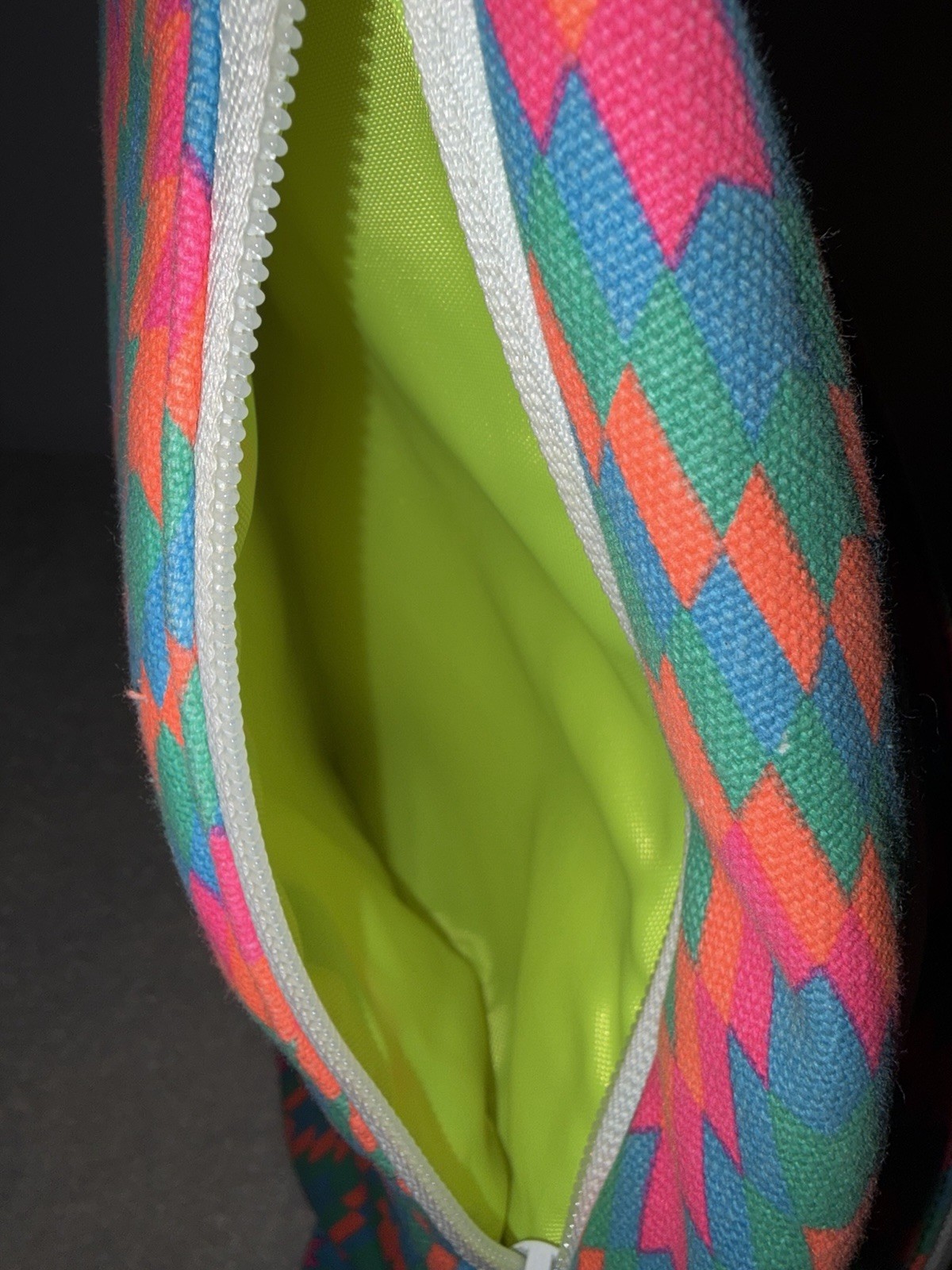 KAVU Rope Sling Multicolor Geometric Crossbody Bag Adj Strap Zip Pockets Cup