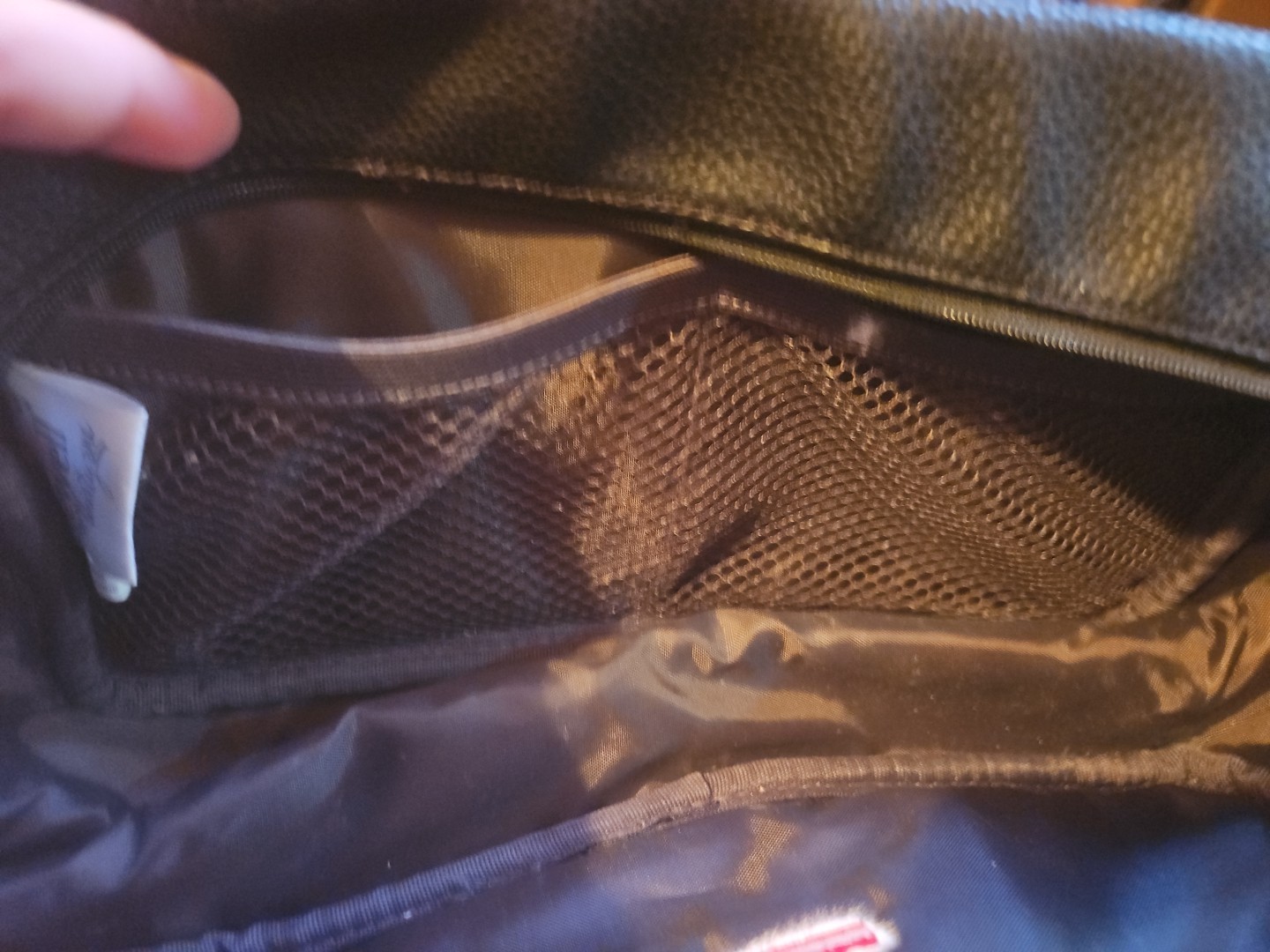 Thirty-One Mens Travel Bag Embroidered With The Letter “T”