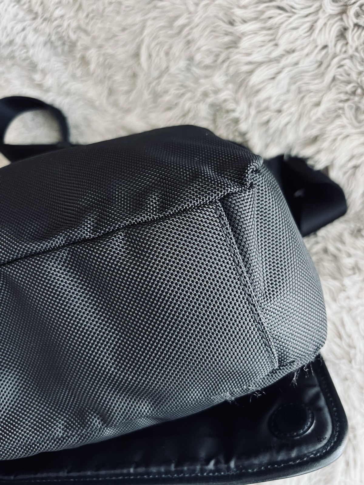 MICHAEL KORS Men’s Large Travis Messenger Bag crafted Leather Trim Black Nylon