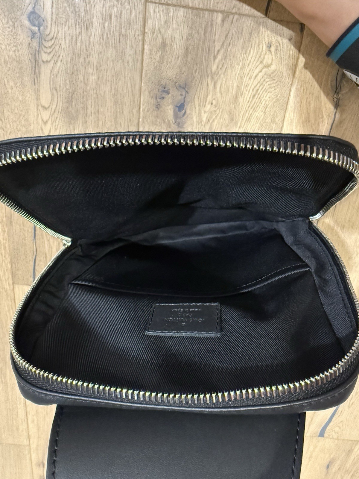 Louis Vuitton N41720 Damier Avenue Sling Bag Infini Leather