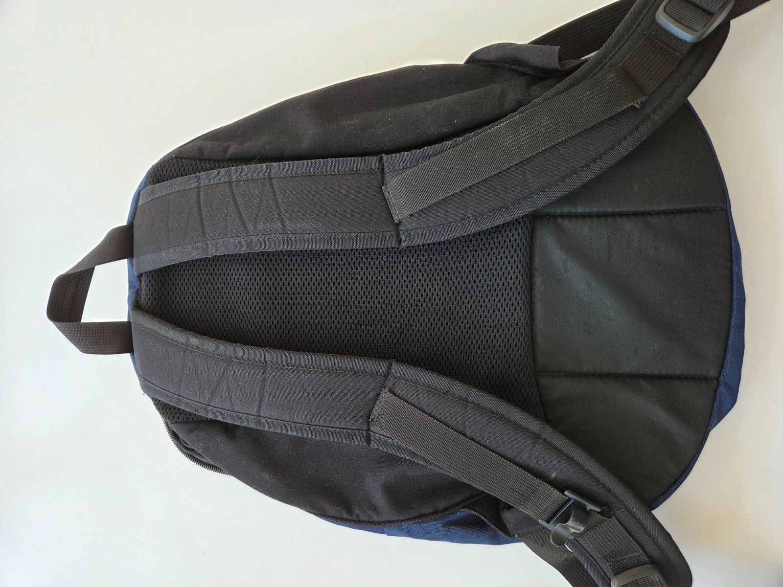Tom Bihn Synapse 19 backpack, deep blue, ultraviolet lining, excellent condition