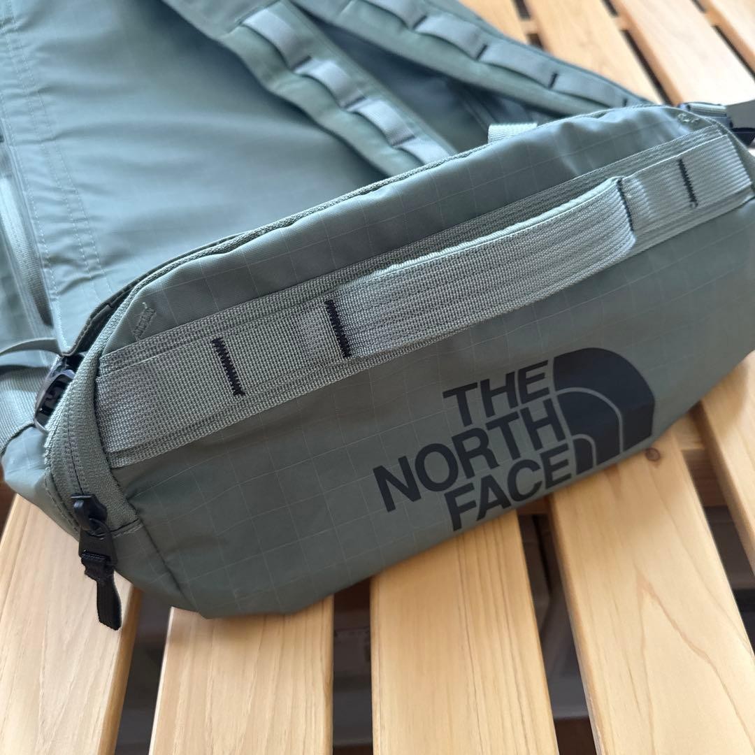 The North Face Base Camp Voyager Light 32L Green Backpack