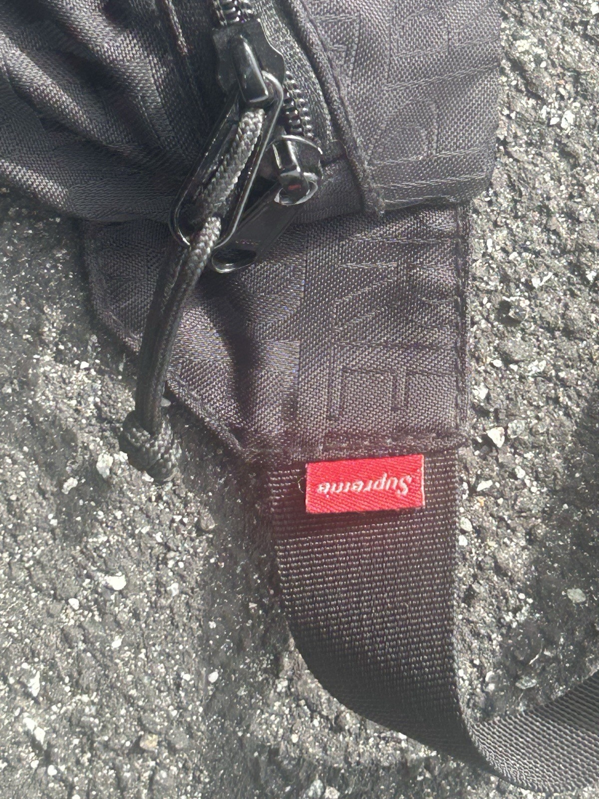 Supreme Black Belt Bag Adjustable Strap Inner Pockets Key Clip Zip Buckle