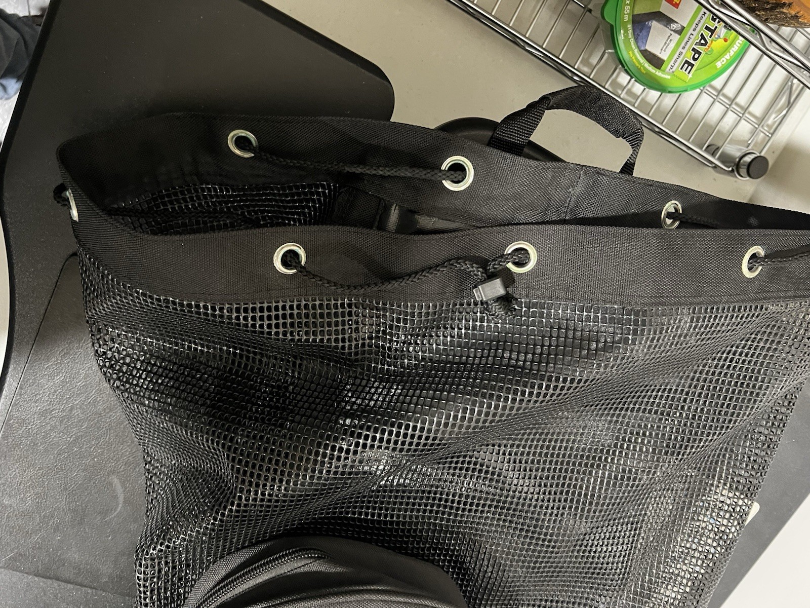 Aropec BG-CU34 mesh gear backpack — 29.3/4″ x 15.1/2″ in diameter