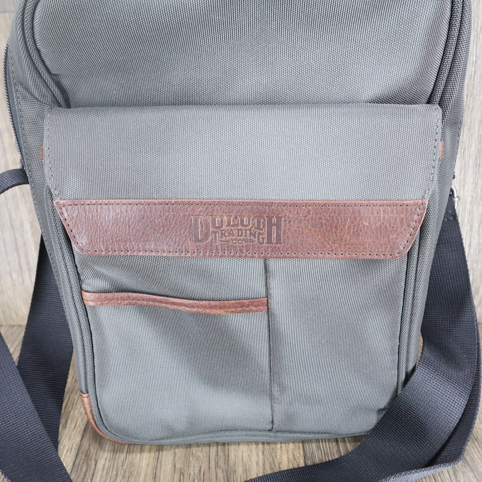 Duluth Trading Co Gray Ballistic Nylon Crossbody Messenger Bag Leather Trim