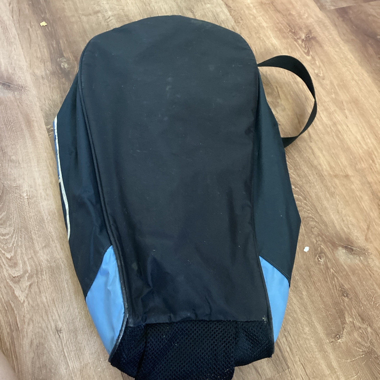 nike duffle bag medium Black And Blue Sports RN # 56323 02-07-09 EKJ 100% Nylon