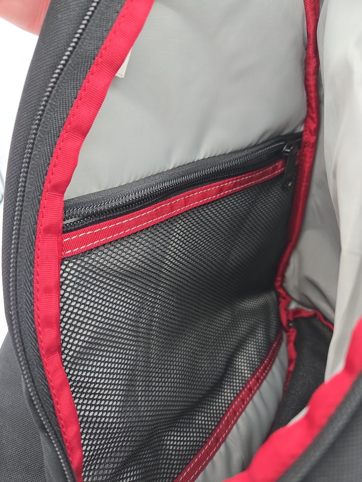 VICTORINOX Sling Crossbody One Shoulder Bag in Black