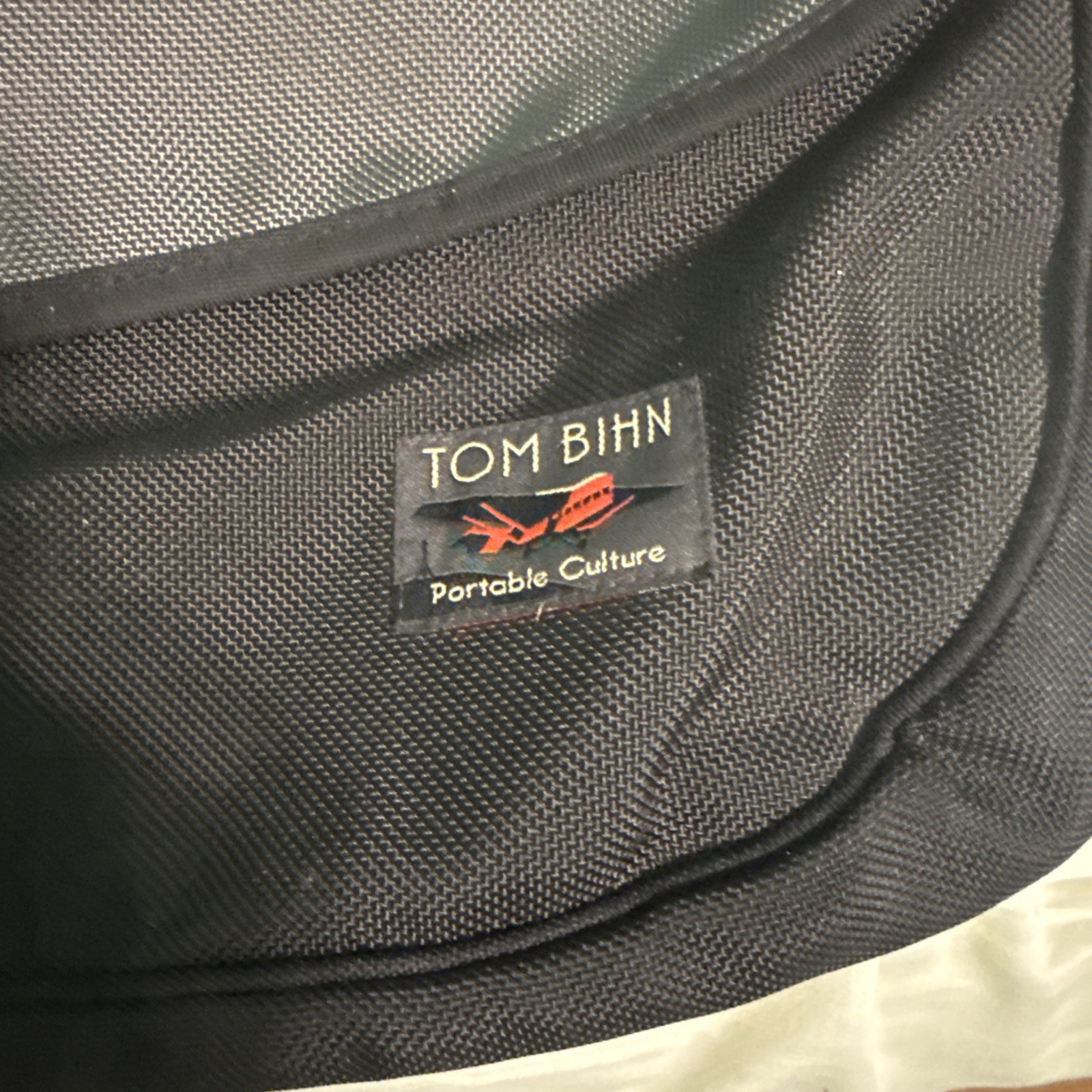TOM BIHN Zephyr briefcase Laptop Bag Nylon Messenger w/ Shoulder Strap EUC 18”
