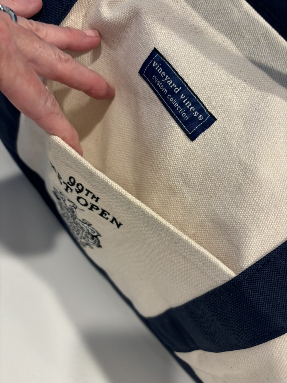 VINEYARD VINES CUSTOM COLLECTION TRUMP MET OPEN CANVAS DUFFLE BAG 22 x 12”