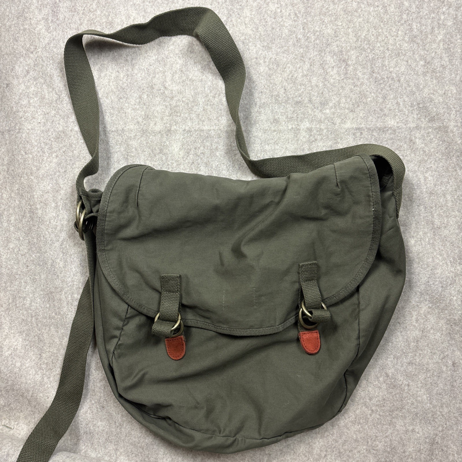 QUICKSILVER Mens Military Messenger Bag Olive Magnetic Snap Adjustable Strap EUC