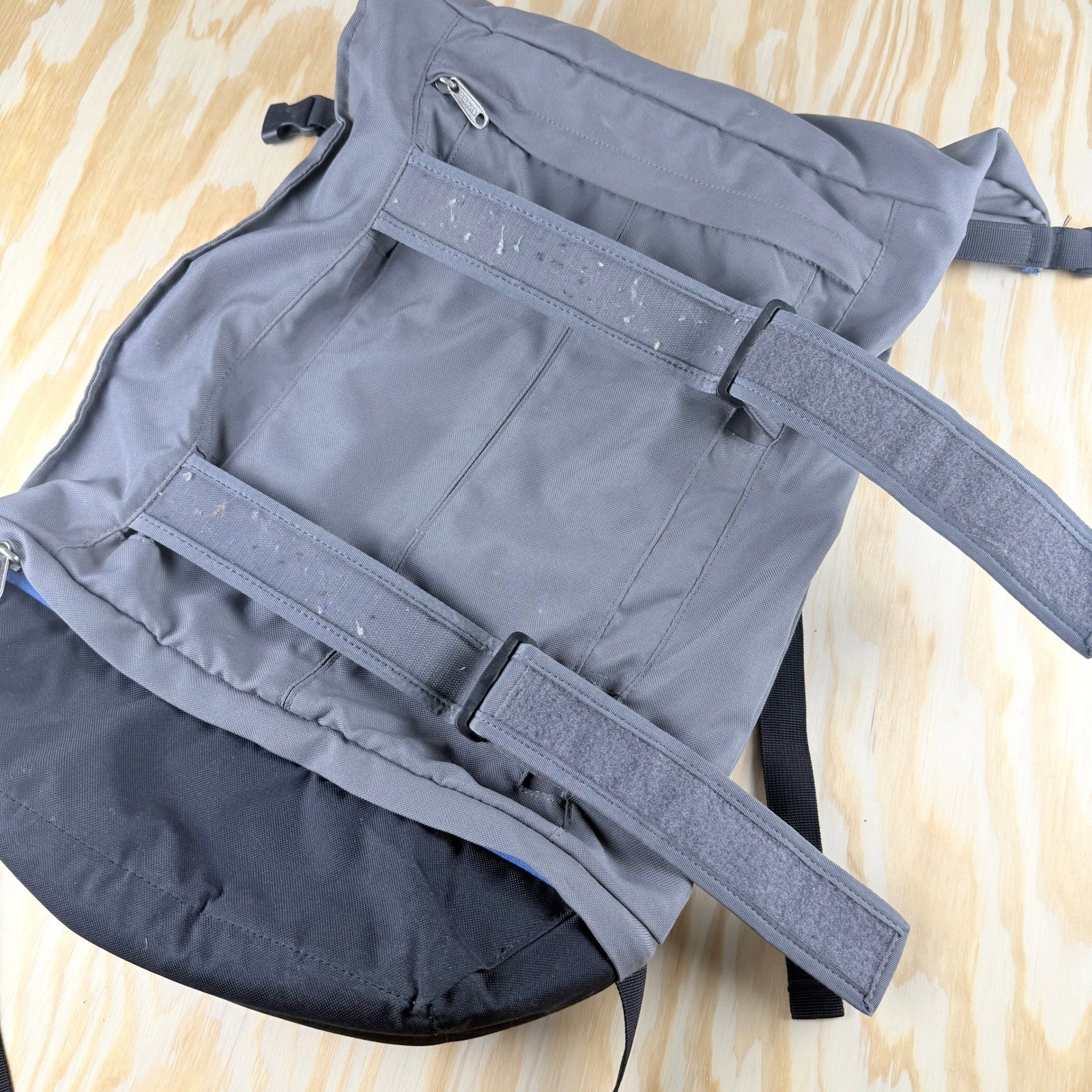 Gravis Skateboard Backpack Grey Black Blue Board Straps Padded Laptop Sleeve