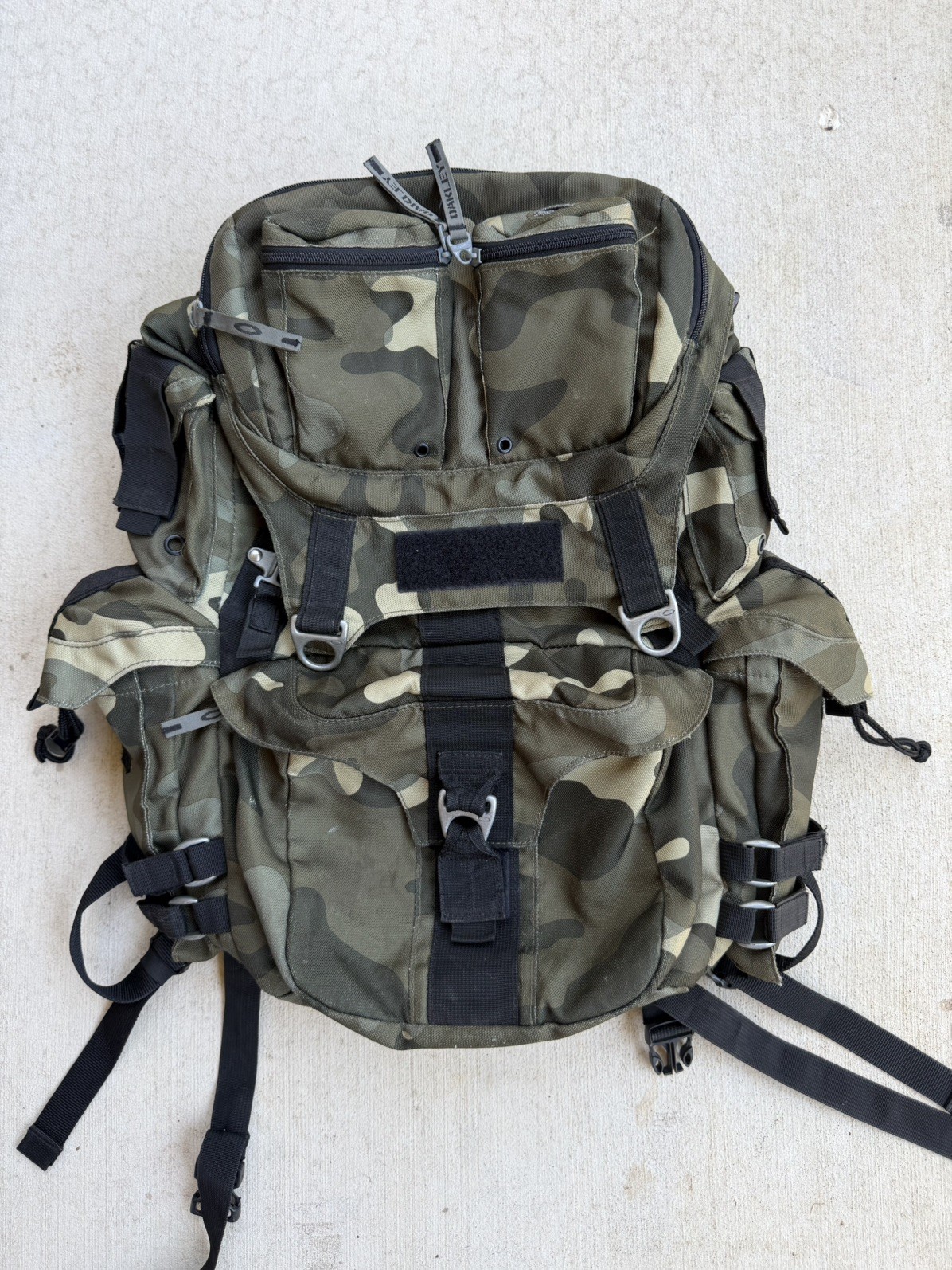 RARE OAKLEY AP MECHANISM BACKPACK Camo Mountain Division Hiking Day Pack Bag