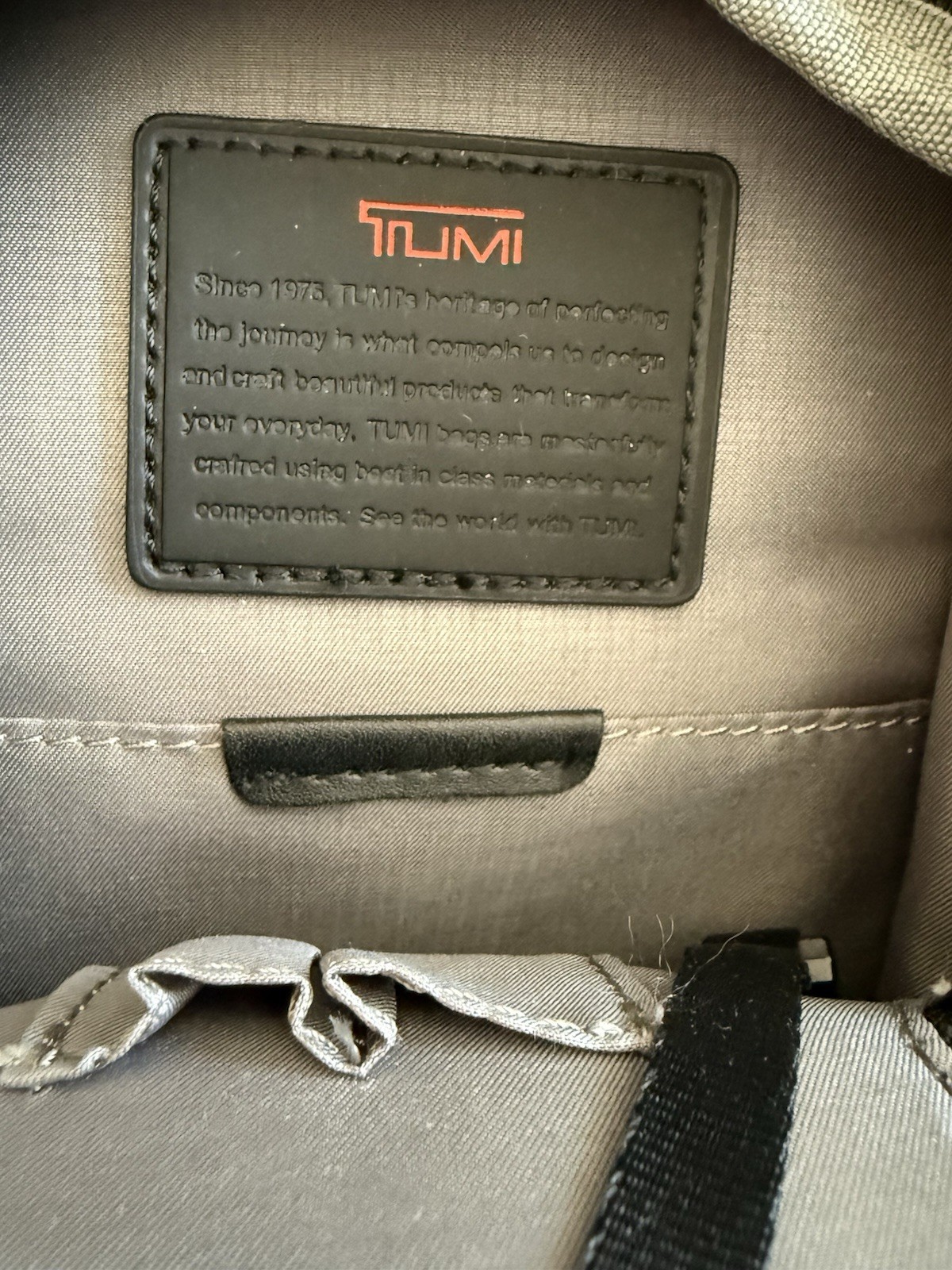 TUMI Alpha 3 Compact Sling Crossbody Bag Black Ballistic Nylon 142398 EUC