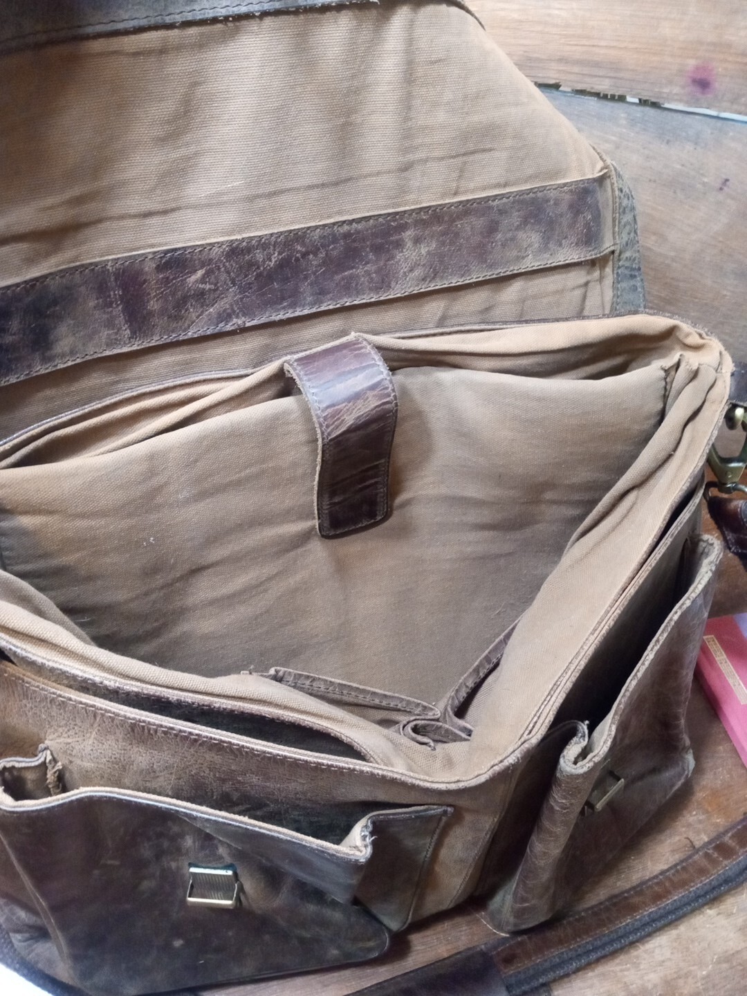 KomalC 18 Inch Distressed Leather briefcase Laptop Messenger Bag