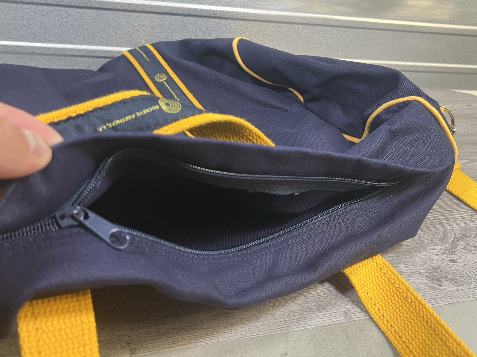 Scarborough & Tweed Banker Bag Canvas 21″ Duffle Blue Yellow Buckeye Partners