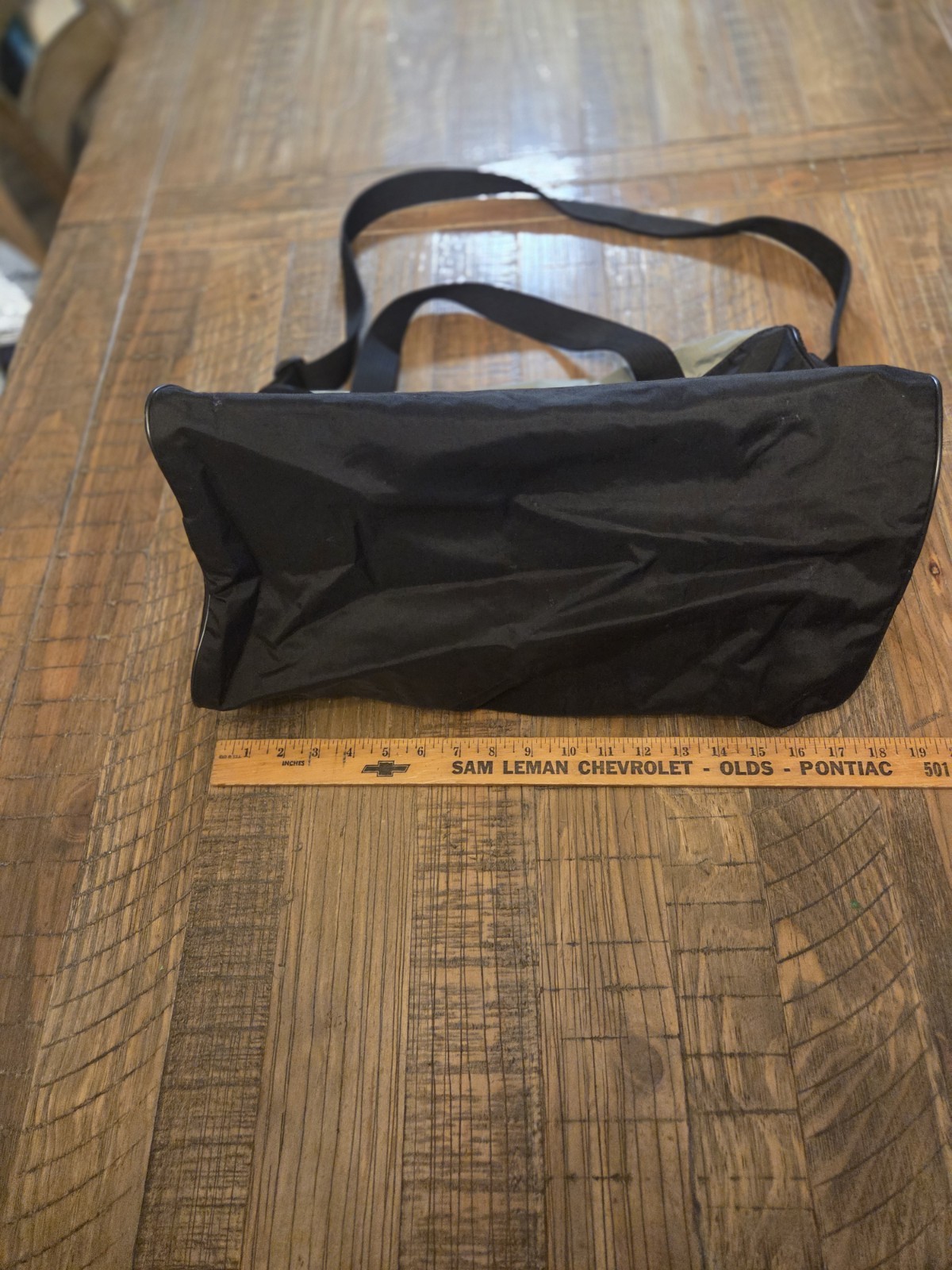 Nike Black and Gray Duffle Lightweight Gym Workout 100% Nylon Sack Handbag