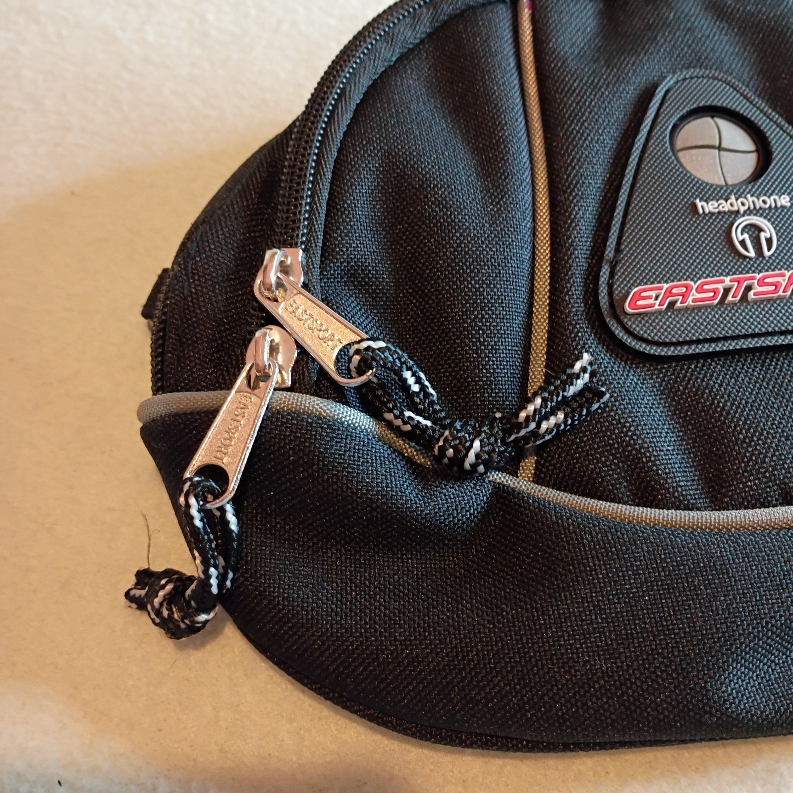 Vintage Eastsport Black Fanny Pack Belt Bag~2 Zipper Pockets CD Holder 10″ x 7″
