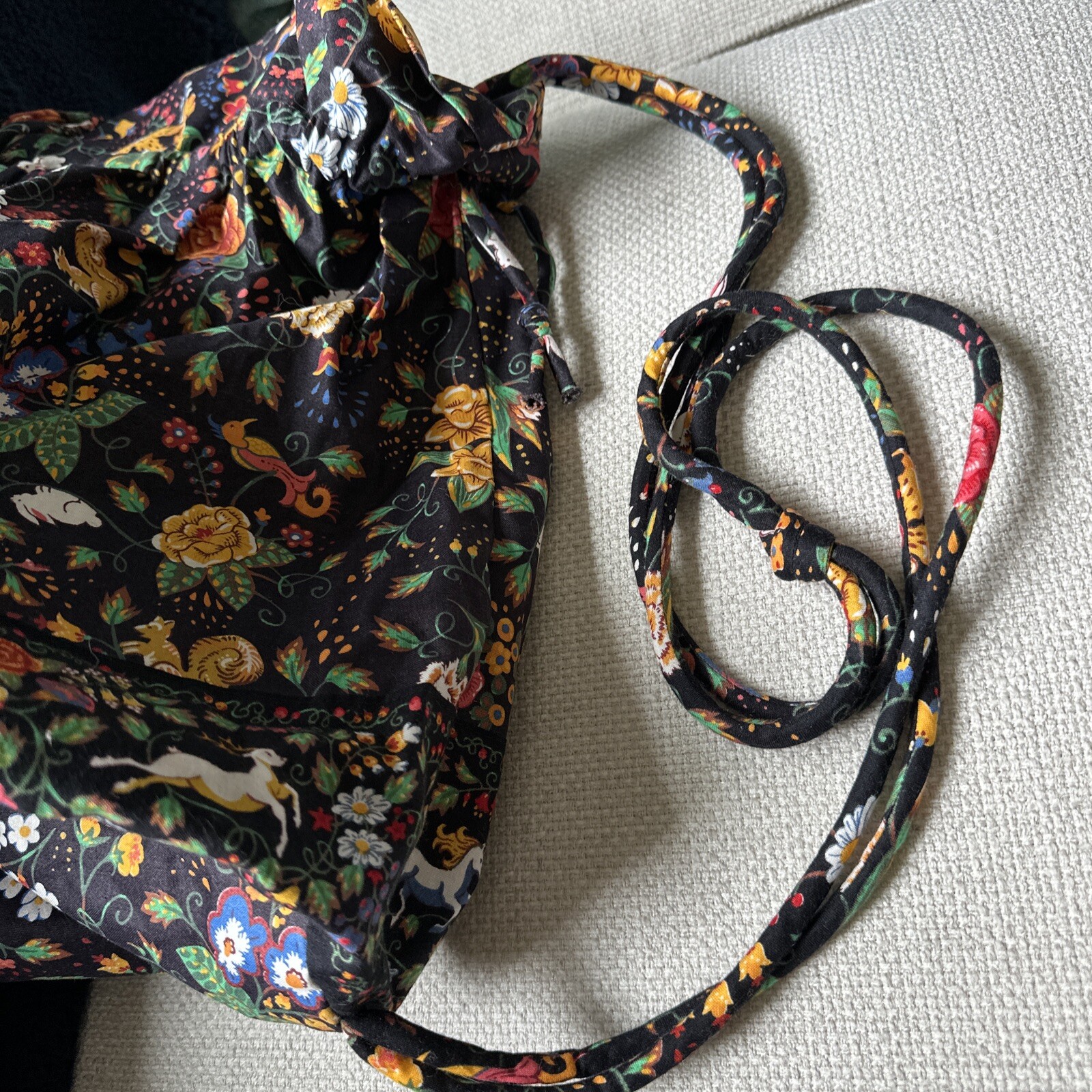 VERA BRADLEY Backsack Sling Bag TAVERN ON THE GREEN Non-quilted New Rare