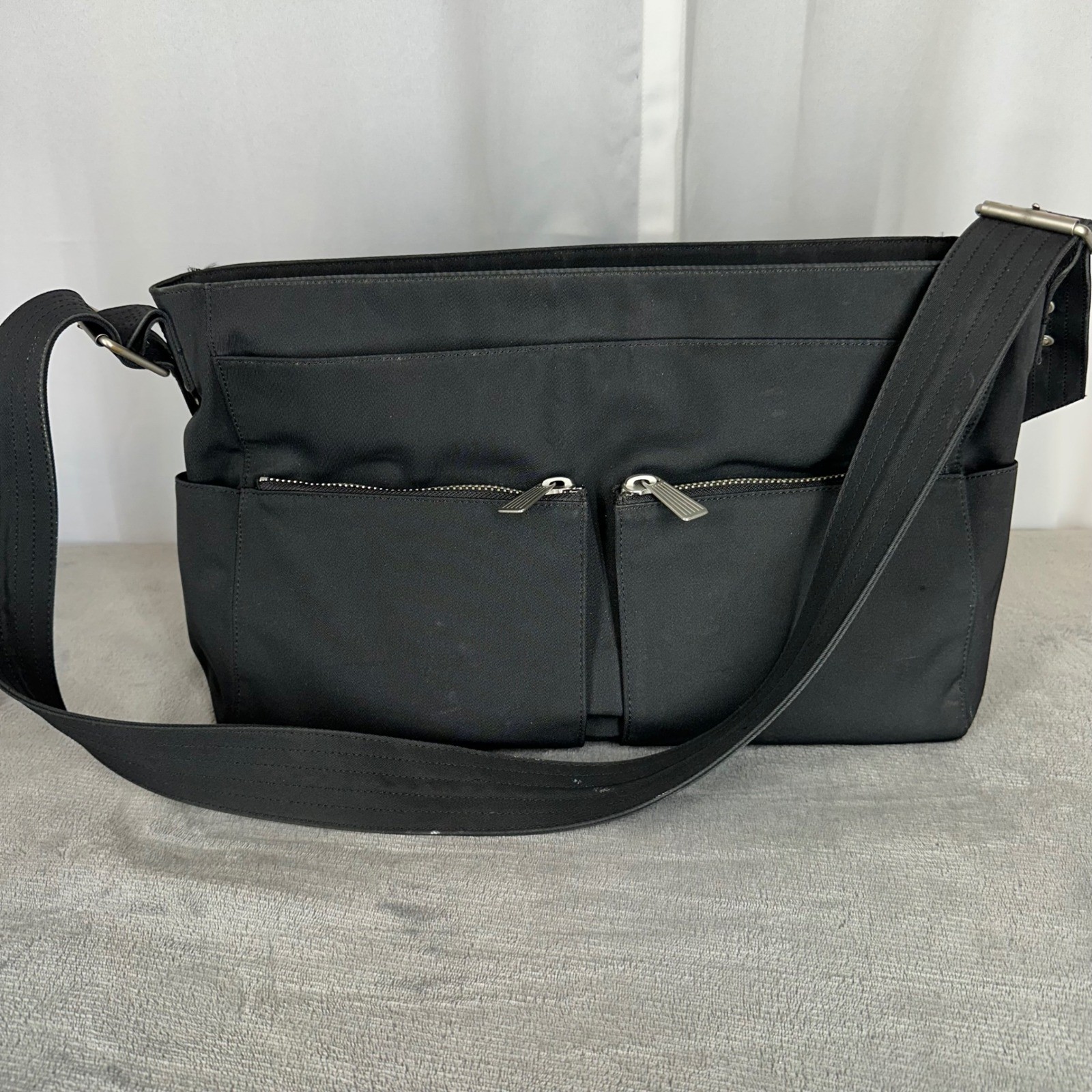 GAP Black Messenger Shoulder Bag Adjustable Strap Flap Nylon Lined
