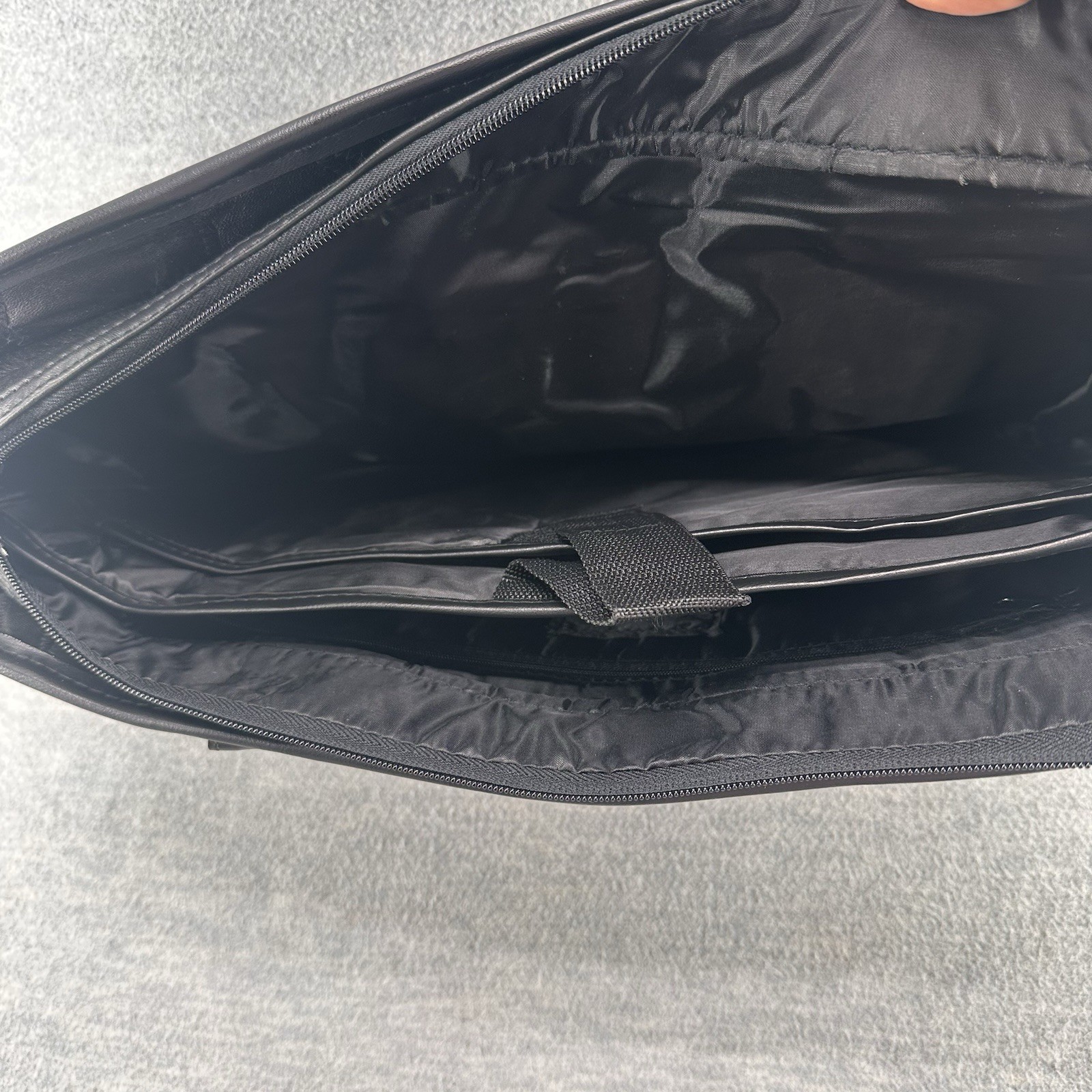 MAXAM – Genuine Lambskin Leather Briefcase 16″ PU2