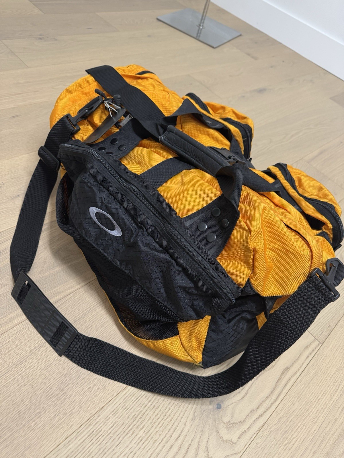 Oakley Icon 2.0 Software Grey Canvas Leather Handle Large Duffle Bag Y2K