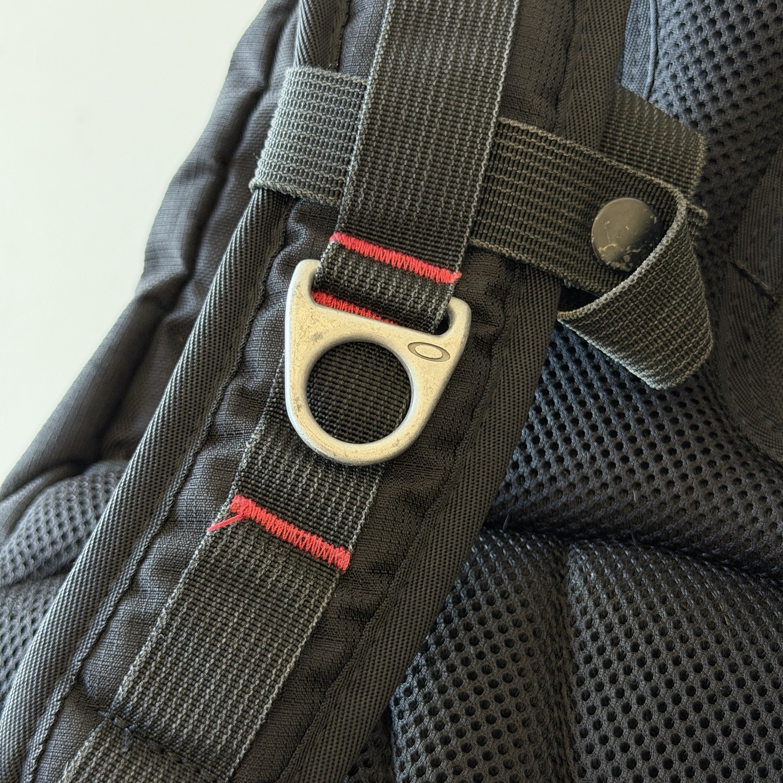 Vintage Oakley Backpack Black Red Hiking Outdoors Gorpcore Y2K Software