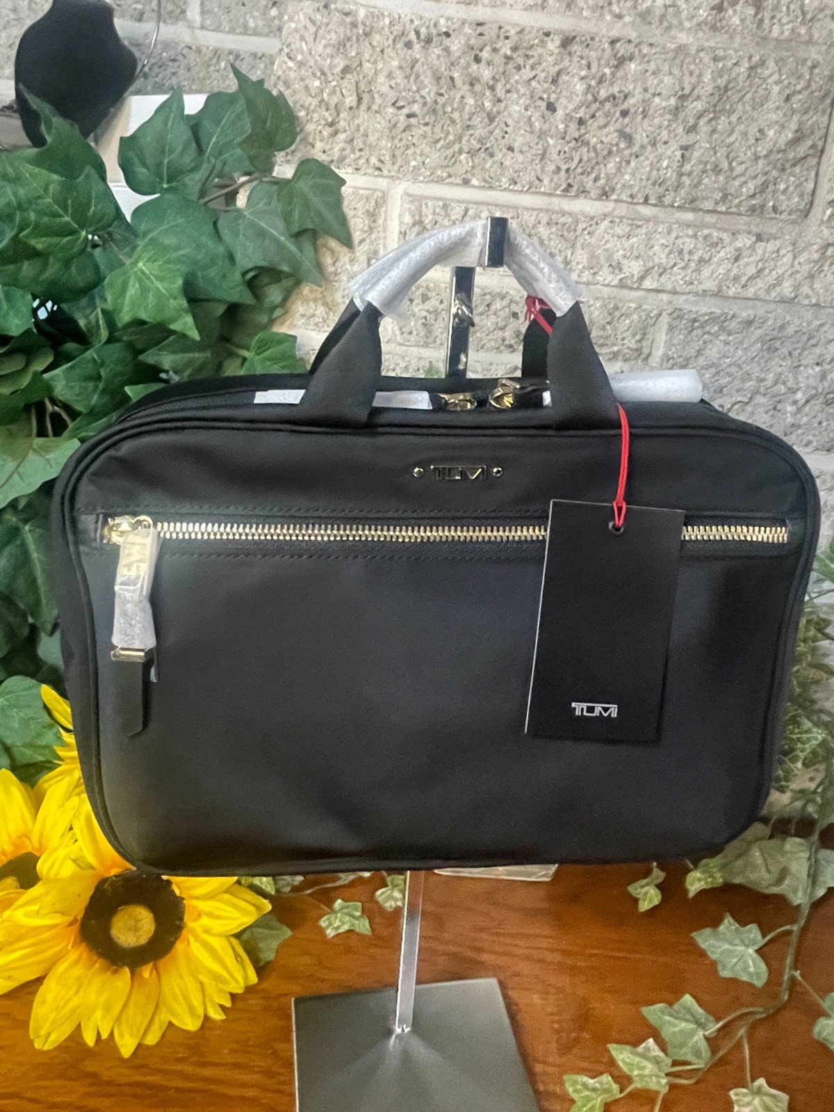 NWT TUMI MELISSA COSMETIC HANGING ZIP AROUND TRAVEL BAG MAKEUP TOILETRY BLACK GD