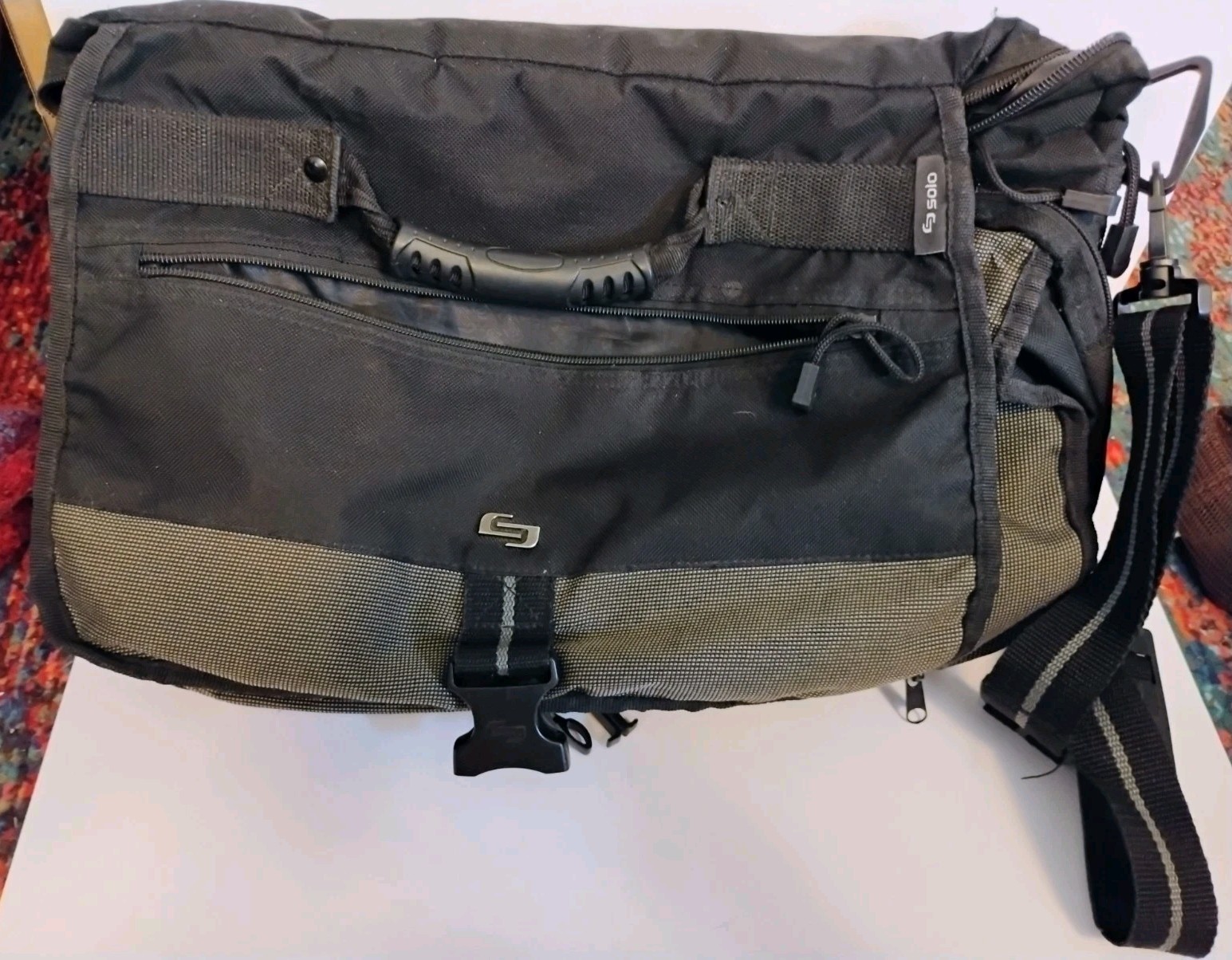 Solo New York Laptop Messenger Bag Black Olive Green Crossbody Flaking Interior