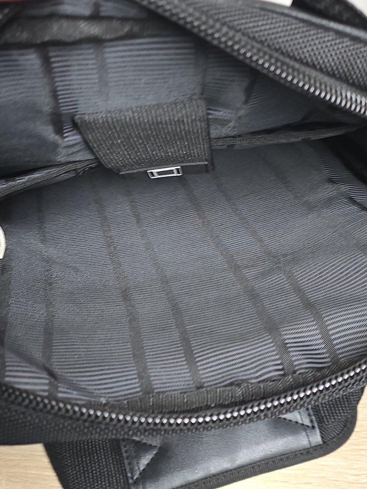 Kenneth Cole Reaction Black Tablet Travel Crossbody Organizer Bag Shoulder Purse