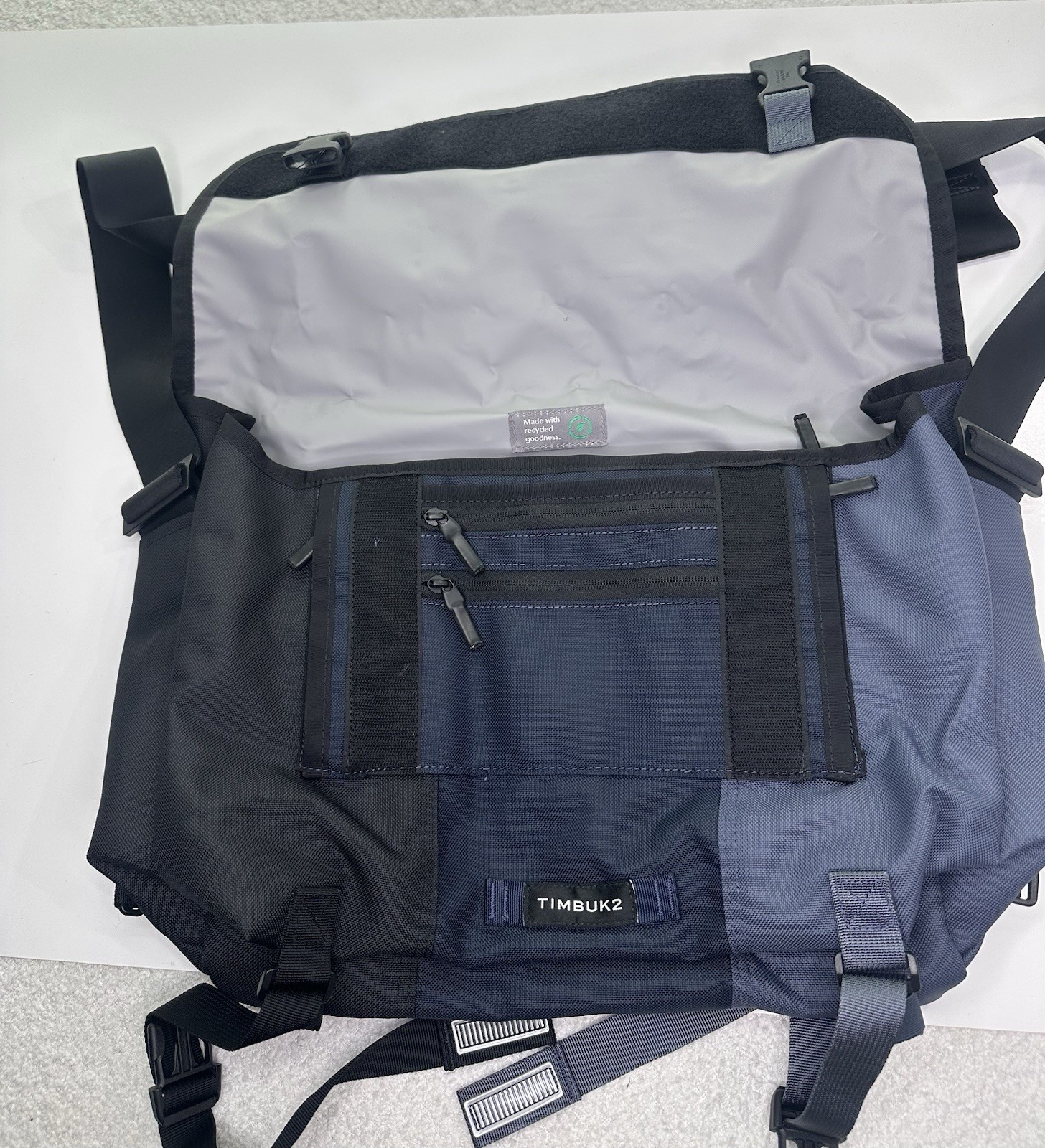 NEW TIMBUK2 CLASSIC MESSANGER BAG CROSSBODY LAPTOP BAG BLUE NAVY BLACK NWT