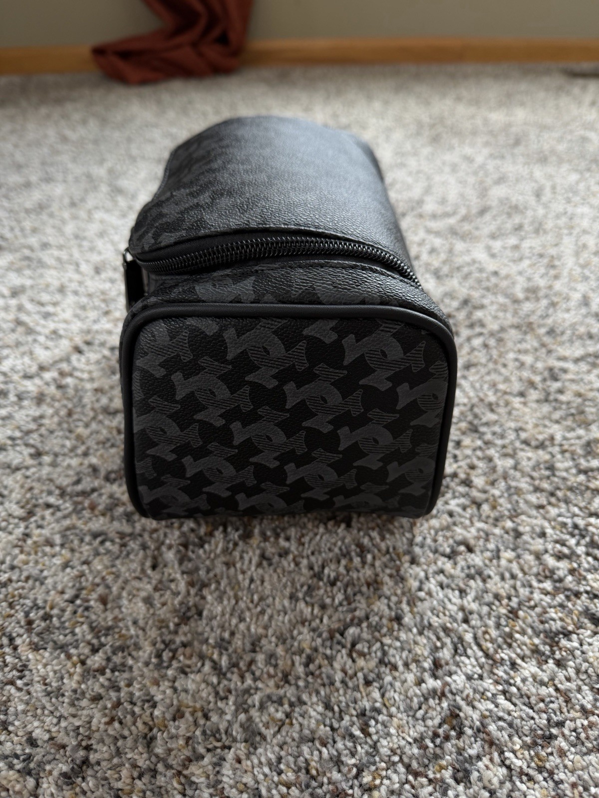 True Religion Aukka Black Houndstooth Toiletry Dopp Kit Bag W/ 2 Travel Bottles