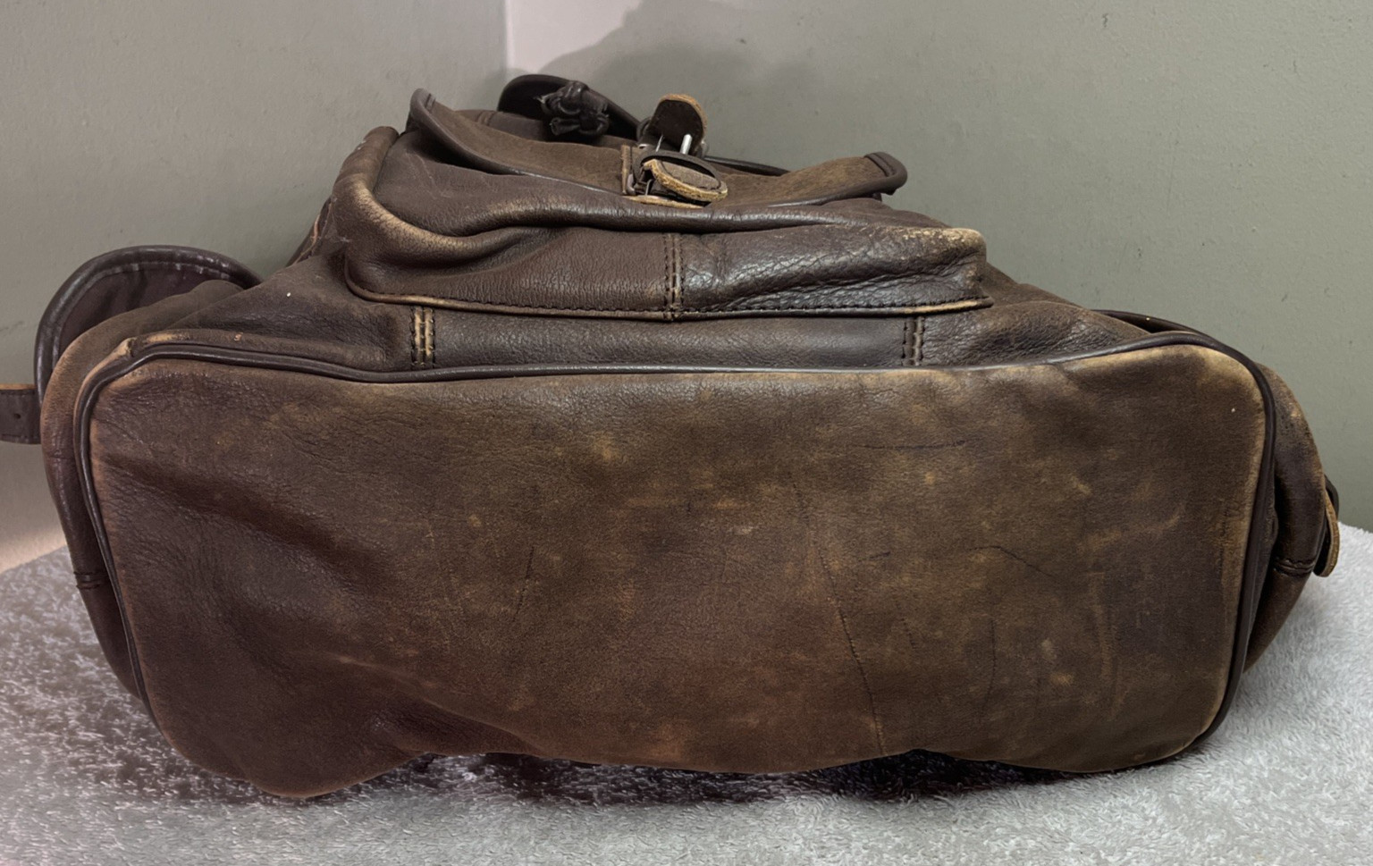 Vintage MARLBORO Adventure Team Leather Backpack Promo Drawstring Buckles Brown