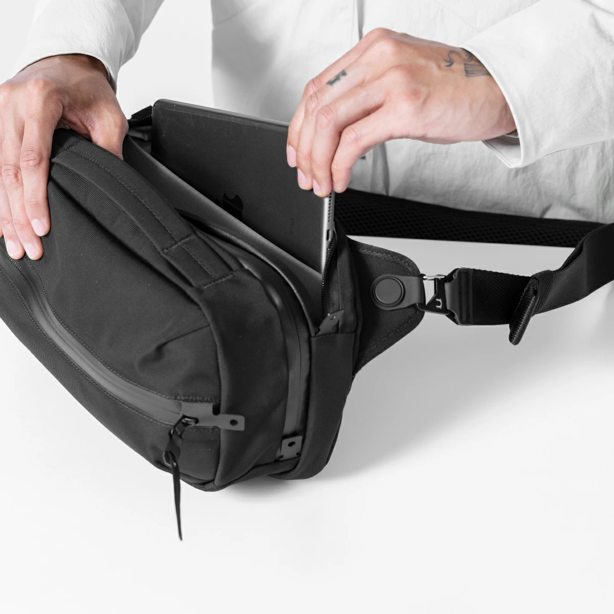 BLACK EMBER GRIP SLING EmberTex SHOULDER BAG Black