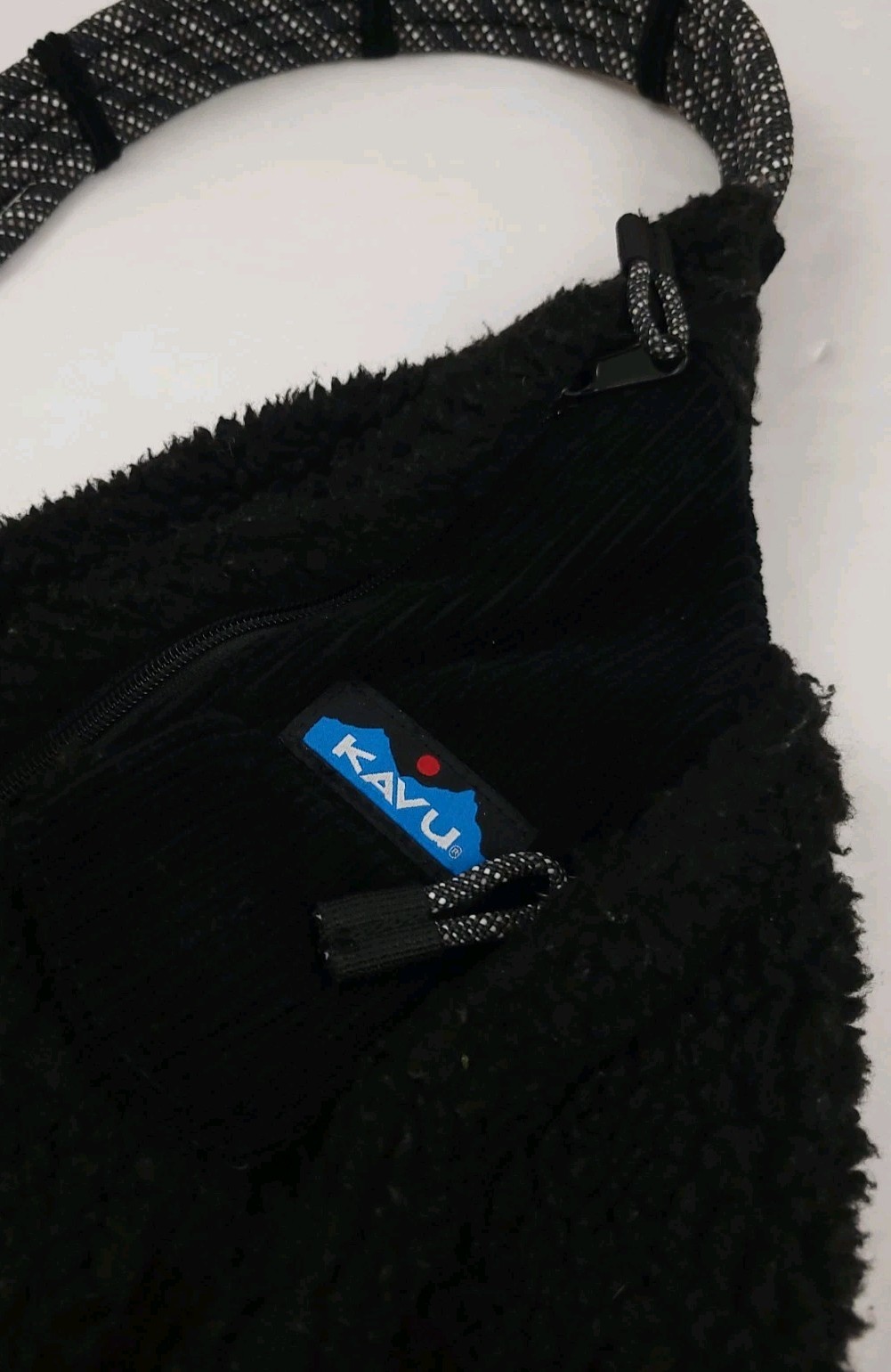 Kavu Black Pile Fleece Sling Shoulder Bag Retro Travel Outdoor Tech Corduroy