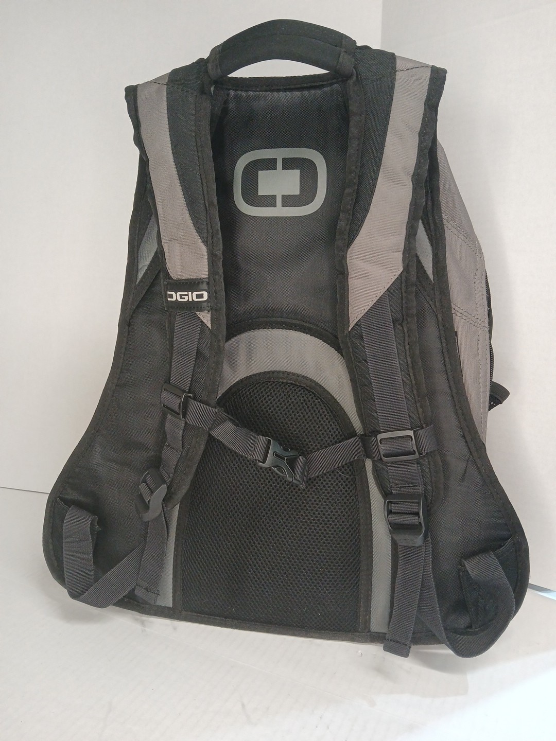 ogio backpack, Fugitive.Laptop compartment and phone compartment with cable port