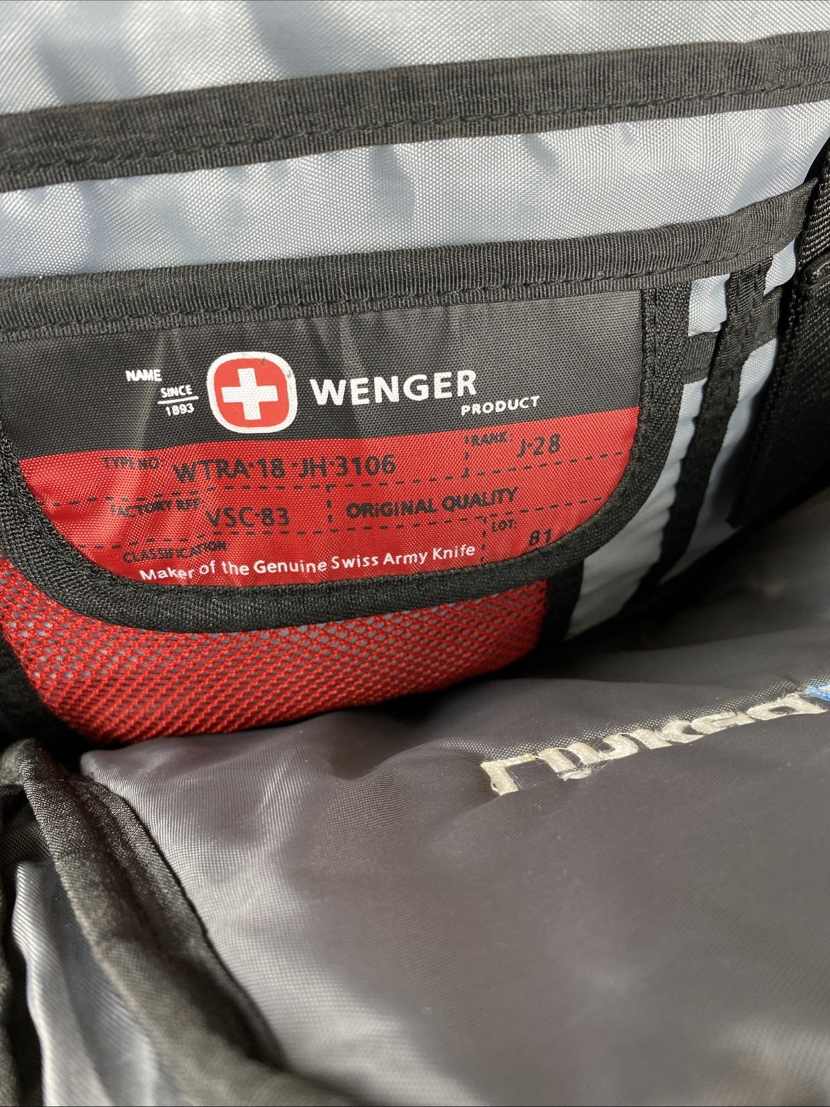 SWISSGEAR AIRFLOW BLACK & GRAY SCHOOL TRAVEL BACKPACK BAG