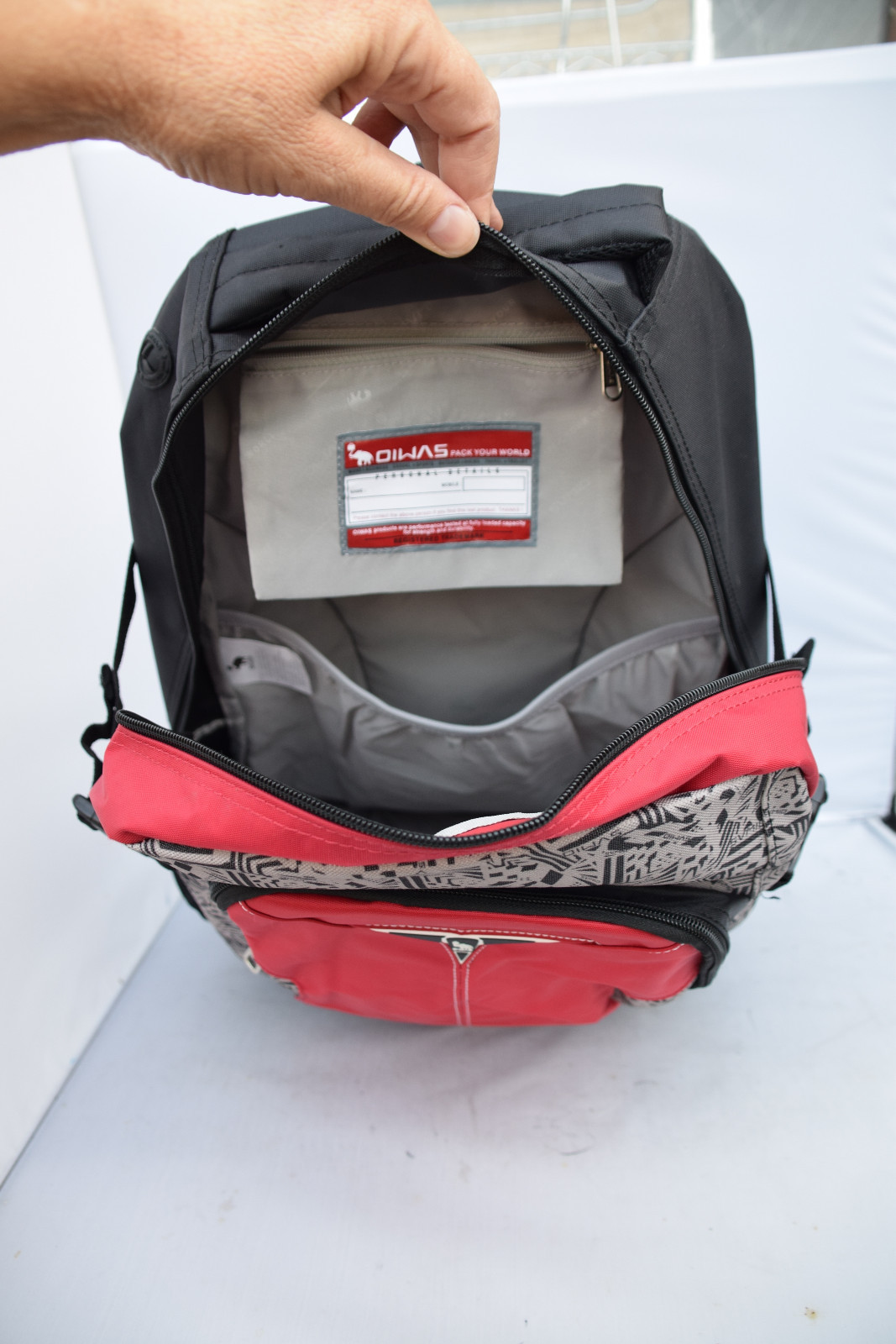 OIWAS 38L High-capacity Travel Backpack With Headphone Hole