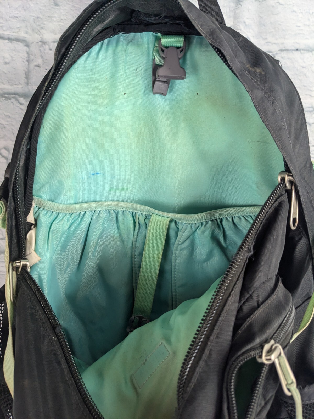 The North Face Recon Backpack Hiking Camping Storage Laptop Holder Book Bag S10