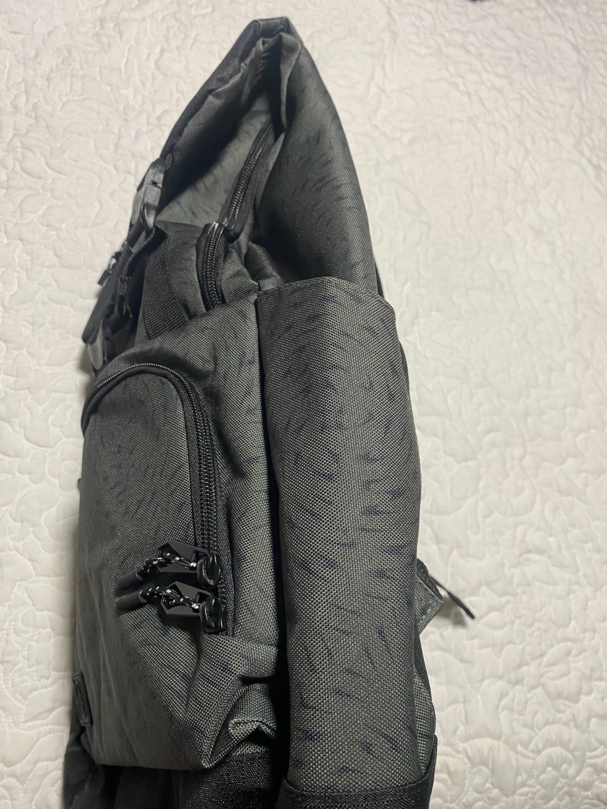 VOLCOM CHARTER FOLD OVER BACKPACK SCHOOOL BEACH TRAVEL SKATE 20L NEW