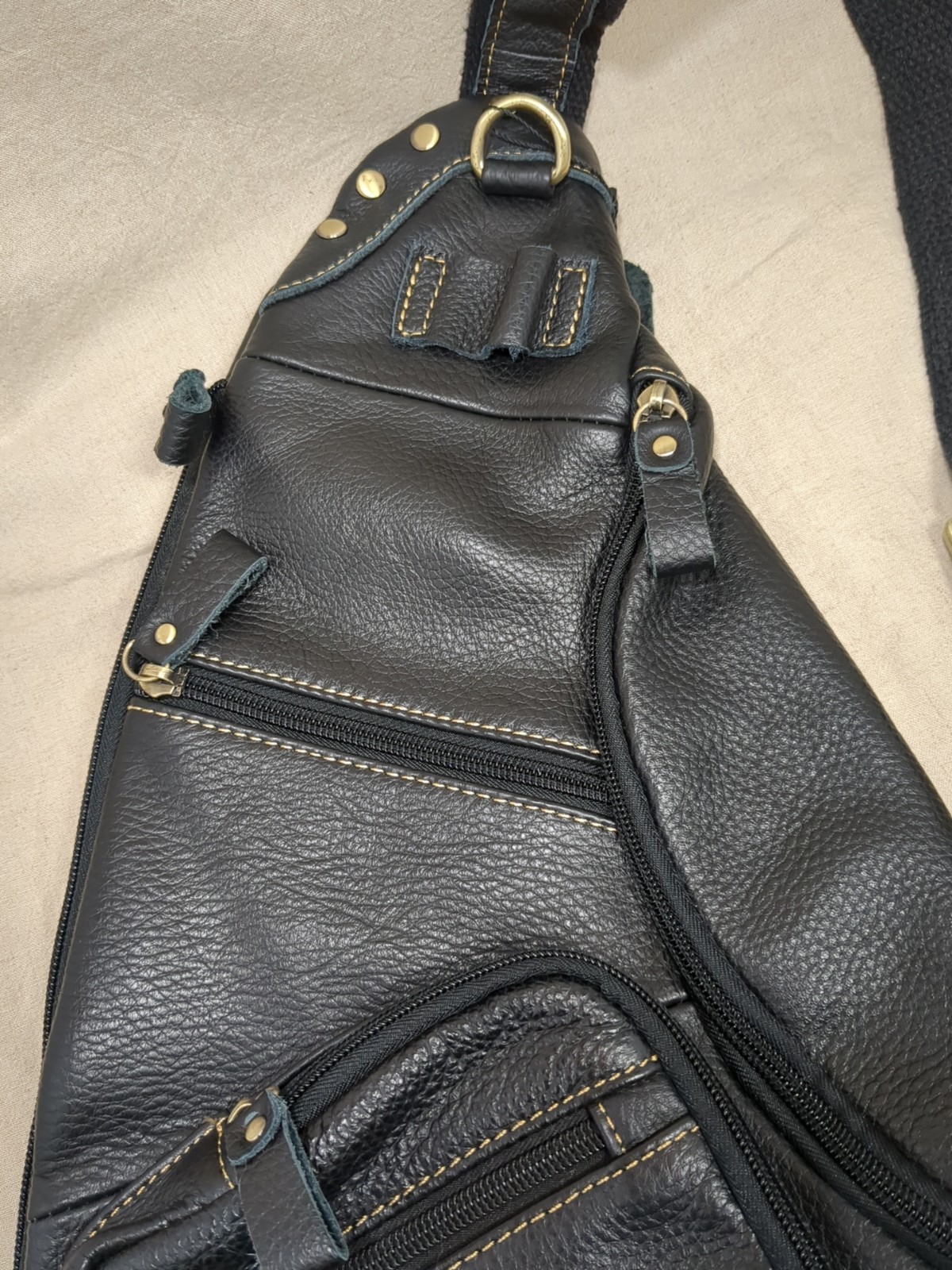 Men’s Crossbody Sling Bag Adjustable Strap Zip Outer Pockets Casual Travel Black
